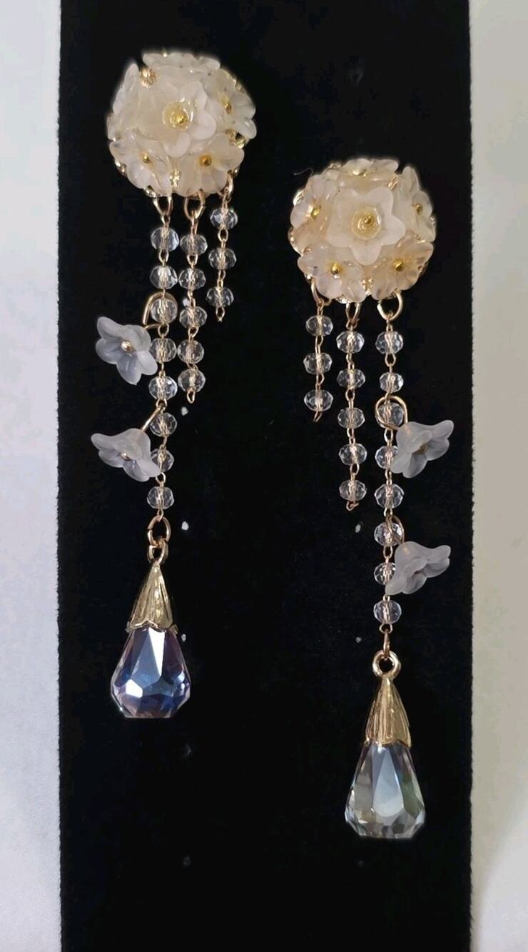 Floral Chandelier Tassel Dangle Earrings Teardrop Glass Crystal Gold Tone NWOT